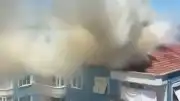 Silivri'de 4 Katlı Binanın Çatısında Yangın Çıktı, Ekipler Müdahale Etti