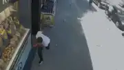 Van'da Bina Cephesinden Kopan Beton Parçaları Paniğe Neden Oldu