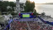 A Milli Futbol Takımı'nın Paraguay Maçı Sonrası Vatandaşlar Meydanlara Akın Etti