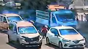 Adana Seyhan'da Trafik Kazası: Karşıdan Karşıya Geçmeye Çalışan 4 Yaşındaki Çocuk Yaşamını Yitirdi