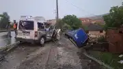 Manisa Kula'da 3 Aracın Karıştığı Trafik Kazası: 2 Ölü, 4 Yaralı