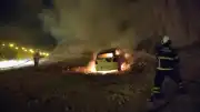 Siirt-Kurtalan kara yolunda seyir halindeki otomobil yanarak kullanılamaz hale geldi