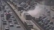 Avcılar'da Seyir Halindeki Metrobüste Yangın Çıktı, Seferler Aksadı