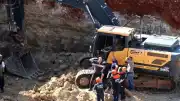 Denizli Merkezefendi'de inşaat kazası: Kepçe operatörü göçük altında can verdi