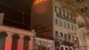 Fatih'te bir binanın çatısındaki baz istasyonunda yangın meydana geldi