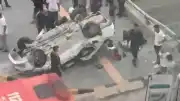 İskenderun'da Otomobilin Bariyerlere Çarparak Takla Atması Sonucu 2 Kişi Öldü, 3 Kişi Yaralandı