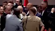 Kılıçdaroğlu'nun Rozet Töreninde Görevlilere Sert Tepkisi Gündem Oldu