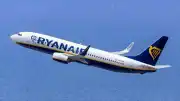 Ryanair Uçuşunda Pencere Arızası: Bir Yolcu Bacaklarından Tutularak Kurtarıldı