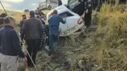 Elazığ'da Otomobil Şarampole Yuvarlandı: 3 Yaralı