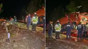 Tarsus'ta Kamyon Devrildi: Karpuzların Savrulmasıyla 2 Kişi Yaralandı