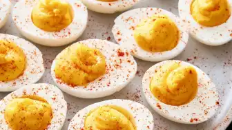 10 Dakikada Hazırlanan Şık Atıştırmalık: Deviled Eggs Tarifi