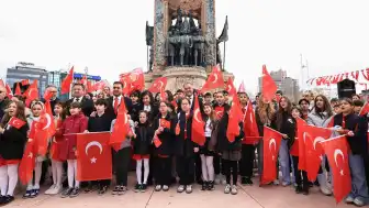 İBB Başkanvekili Nuri Aslan, 23 Nisan'da makam koltuğunu bir öğrenciye devretti