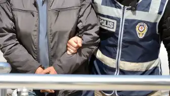 İzmir'de Okullara Yönelik Tehdit Paylaşımları Nedeniyle 30 Kişi Gözaltına Alındı