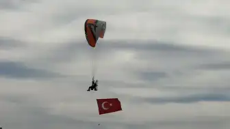 Bodrum Semalarında 19 Mayıs Coşkusu: Paramotorla Türk Bayrağı Açıldı