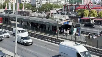 Beylikdüzü Metrobüs Durağında 'Yan Bakma' Tartışması Cinayetle Sonuçlandı: Baba ve Oğlu Gözaltında