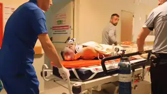İnşaatta Çalışırken Başına Demir Düşen İşçi Ağır Yaralandı