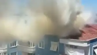 Silivri'de 4 Katlı Binanın Çatısında Yangın Çıktı, Ekipler Müdahale Etti