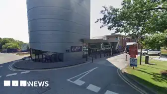 University of Surrey'de Üyeye Okla Saldırı: 21 Yaşında Zanlı Gözaltında