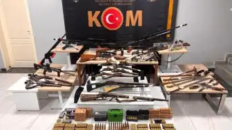 Uşak'ta Ruhsatsız Silah ve Tarihi Eser Niteliğindeki Tüfekler Ele Geçirildi