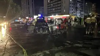 Esenyurt'ta otomobil ve motosiklet çarpıştı: İki kişi yaralandı