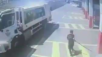 Yalova'da Seyir Halindeki Çöp Kamyonunda Çıkan Yangın İtfaiye Sayesinde Söndürüldü