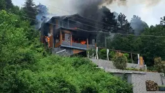 Kastamonu'da Yangın Çıkan Villada Mahsur Kalan Yaşlı Kadın Kurtarıldı