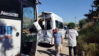 Kırşehir'de İşçi Servisi Midibüsü Minibüse Çarptı: 42 Yaralı