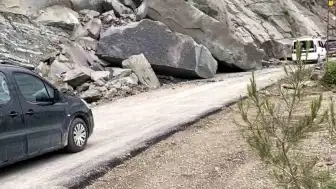 Sinop Ayancık'ta Heyelan Nedeniyle Köy Yolu Ulaşıma Kapatıldı