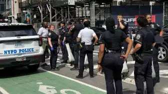 New York Times Meydanı'nda Silah Sesleri Duyuldu, Bir Şüpheli Gözaltına Alındı