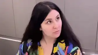 Yasemin Sakallıoğlu'ndan Ebeveynlere Altın Takma Kuralı: 'Görmediğime Altın Takmam'