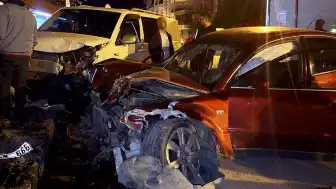 Aksaray'da Alkollü Sürücü 4 Araca Çarptı: 2 Yaralı, Sürücü Gözaltında