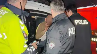 Aksaray'da Alkollü Sürücü Park Halindeki Araca Çarptı: 2.30 Promil Alkollü Sürücüye 50 Bin TL Ceza