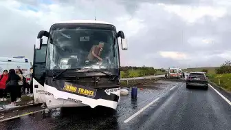 Aksaray'da Tur Otobüsü Refüje Çarptı: 16 Yaralı