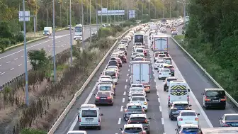 Anadolu Otoyolu Düzce Geçişinde Bayram Dönüşü Trafik Yoğunluğu