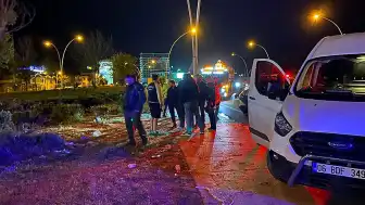 Ankara'da Aydınlatma Direğine Çarpan Motosiklet Sürücüsü Hayatını Kaybetti