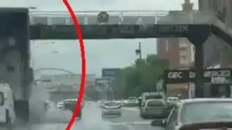 Ankara'da Üst Geçit Faciası: Kamyon Damperi Çarptı, 3 Yaralı