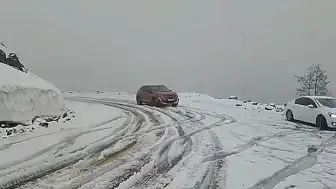Artvin ve Ardahan'da Beklenmedik Kar Yağışı Ulaşımı Aksattı