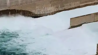 Atatürk Barajı 7 Yıl Sonra Kapaklarını Açtı