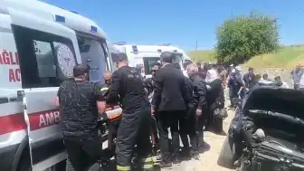 Batman'da İstinat Duvarına Çarpan Otomobildeki 6 Kişi Yaralandı