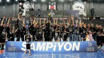 Beşiktaş Hentbol Takımı Şampiyonluk Kupasını Aldı