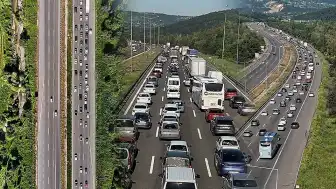 Bolu Geçişinde Bayram Dönüşü Trafik Yoğunluğu: Ağır Vasltalara Kısıtlama Getirildi