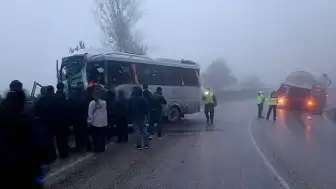 Bolu'da Tanker ve Minibüs Çarpıştı: 3 Ağır Yaralı