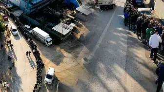 Bursa'da 60 Yıllık Bayramlaşma Geleneği Sürüyor: 1.2 Kilometrelik Kuyruk Oluştu