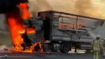 Çatalca'da Seyir Halindeki TIR'da Yangın Çıktı