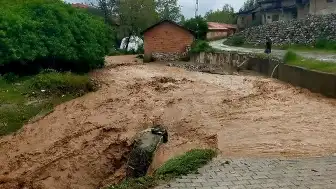 Çorum'un Alaca İlçesinde Sel Felaketi: Köylerde Su Baskınları ve Tarım Arazilerinde Hasar