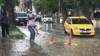 Edirne'de Ani Sağanak ve Dolu Yağışı Hayatı Felç Etti