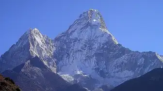 Everest Dağı'nda Tırmanış Sezonu Açıldı