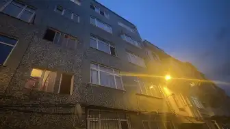 Fatih'te Cam Silen Kadın Apartman Boşluğuna Düşerek Hayatını Kaybetti