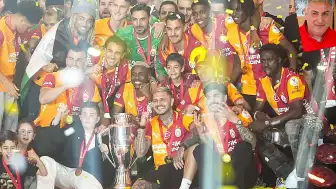 Galatasaray, Rams Park'ta Şampiyonluk Kupasını Aldı