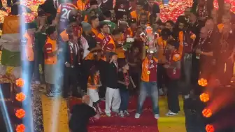 Galatasaray, Trendyol Süper Lig Şampiyonluk Kupasını Kaldırdı